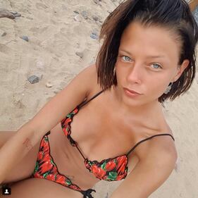 Silvia Provvedi, da Fabrizio Corona al nudo in piscina 28