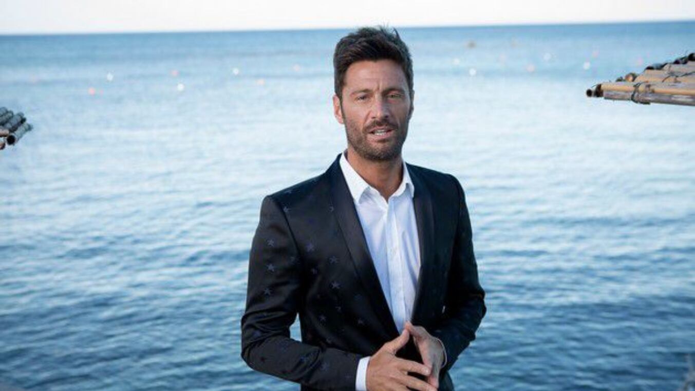Temptation Island riparte, presentato da Bisciglia: "Una società che non parla, se non in chat"