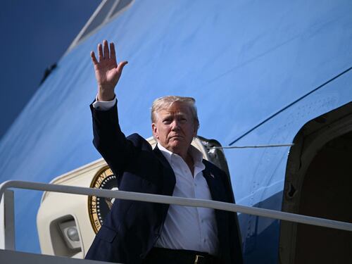 Trump attacca Mosca: "Nessuna risposta, una vergogna. Sanzioni tra 10 giorni"