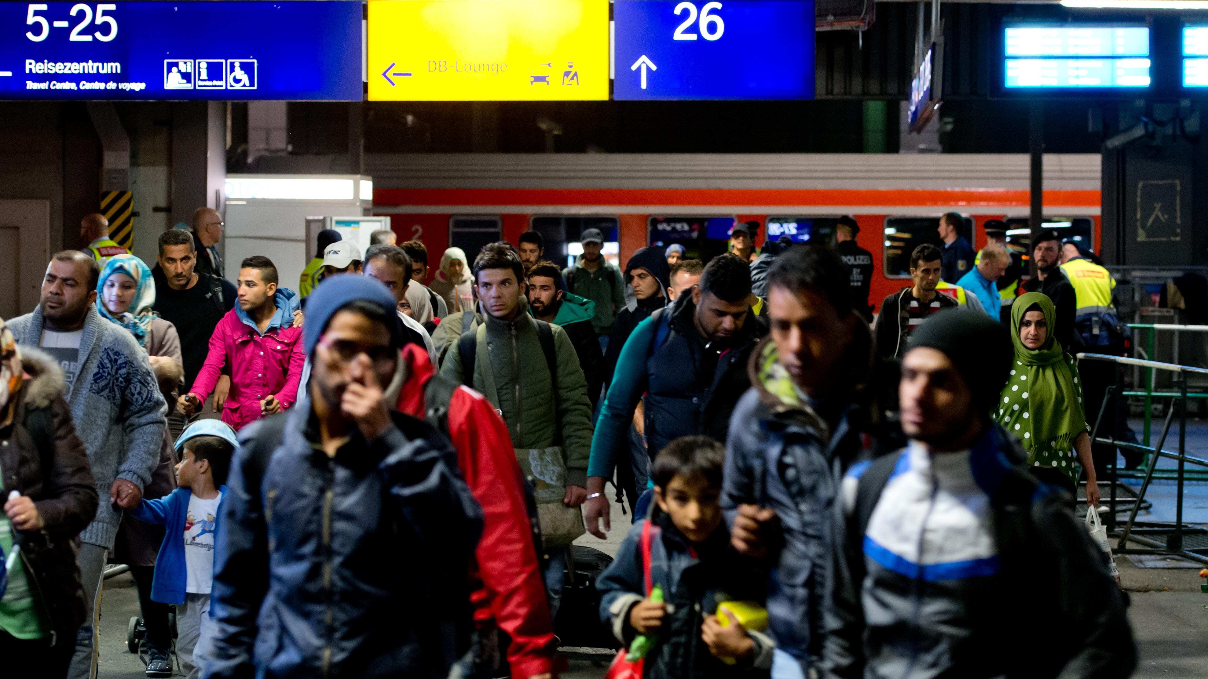 Migranti, prosegue l'esodo in Europa. Germania al limite