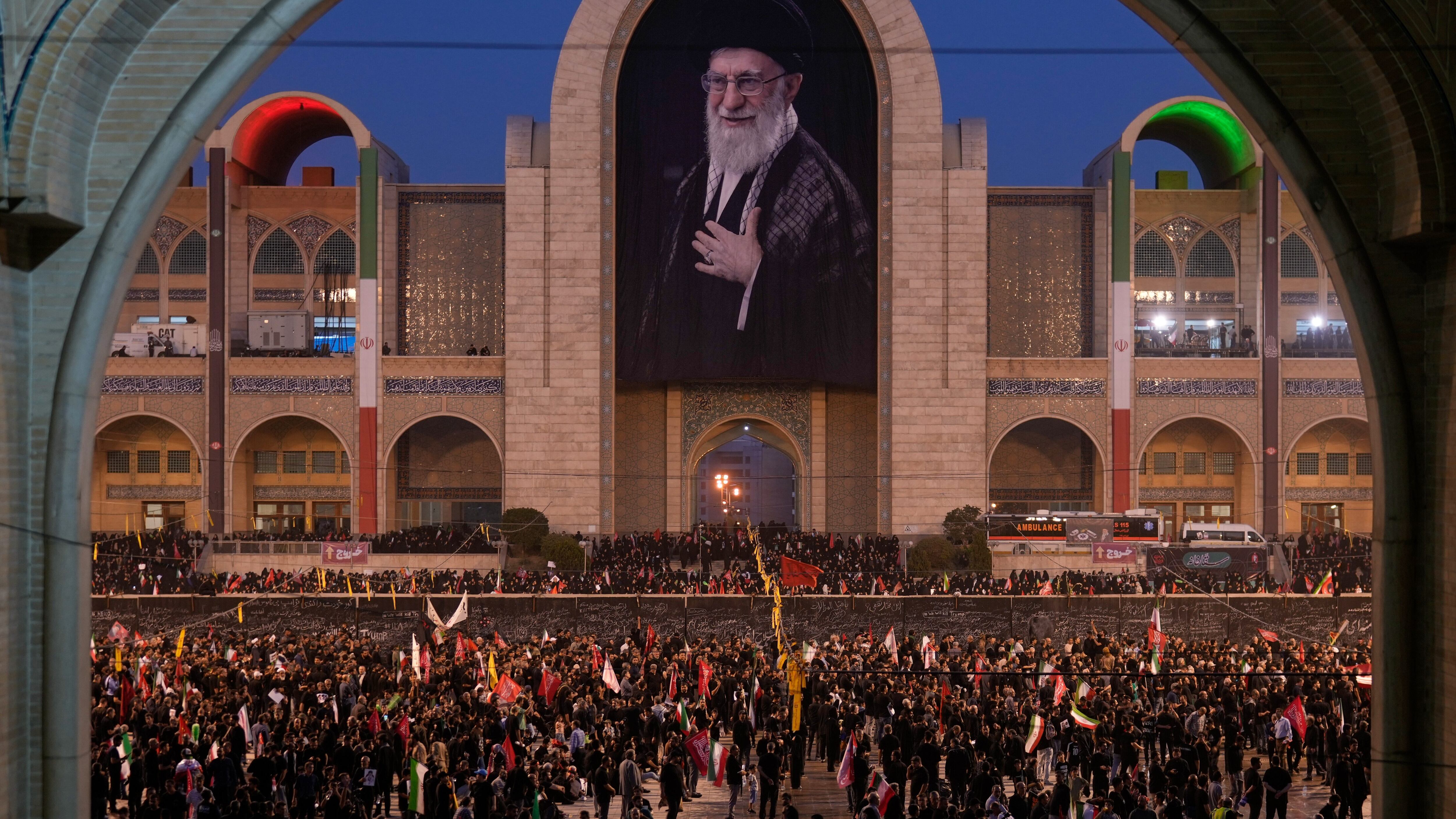 "Vendetta per Ali Khamenei". Il fantasma è il figlio-leader