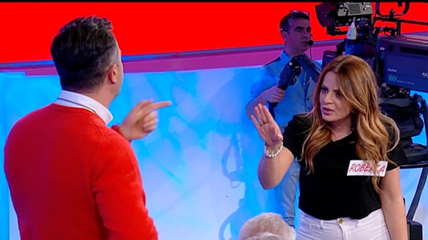Uomini e Donne, il dibattito sullo schiaffo di Roberta a Riccardo