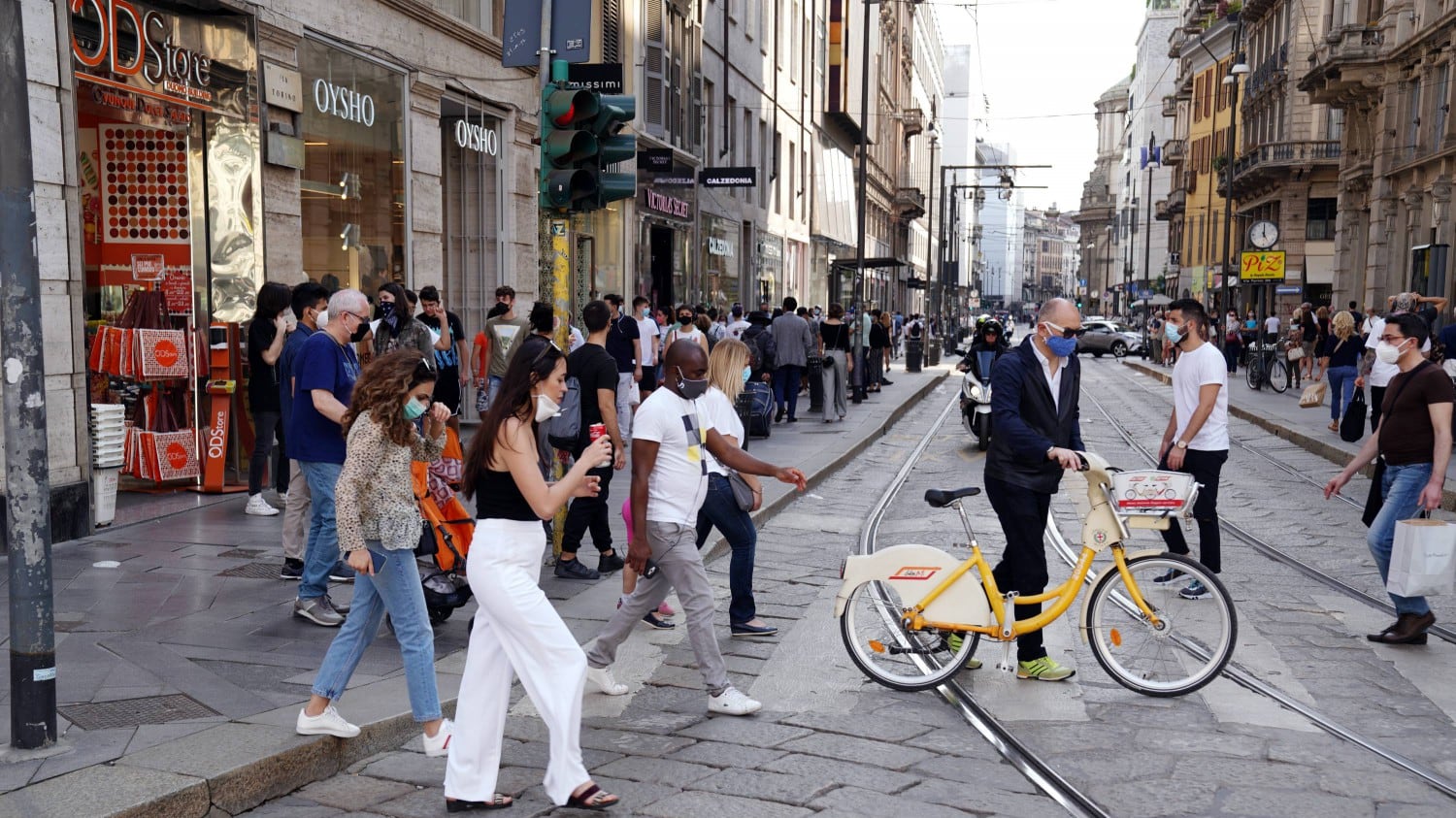 Finalmente Milano riapre. Ma viaggiare sarà un rebus