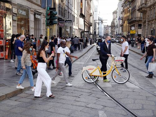 Finalmente Milano riapre. Ma viaggiare sarà un rebus