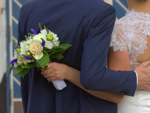 Migrante si sposa e, dopo le nozze, torna al Cie