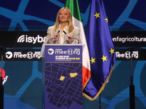 "Prezzi calmierati per i giovani". Meloni lancia il piano casa e sente Salvini
