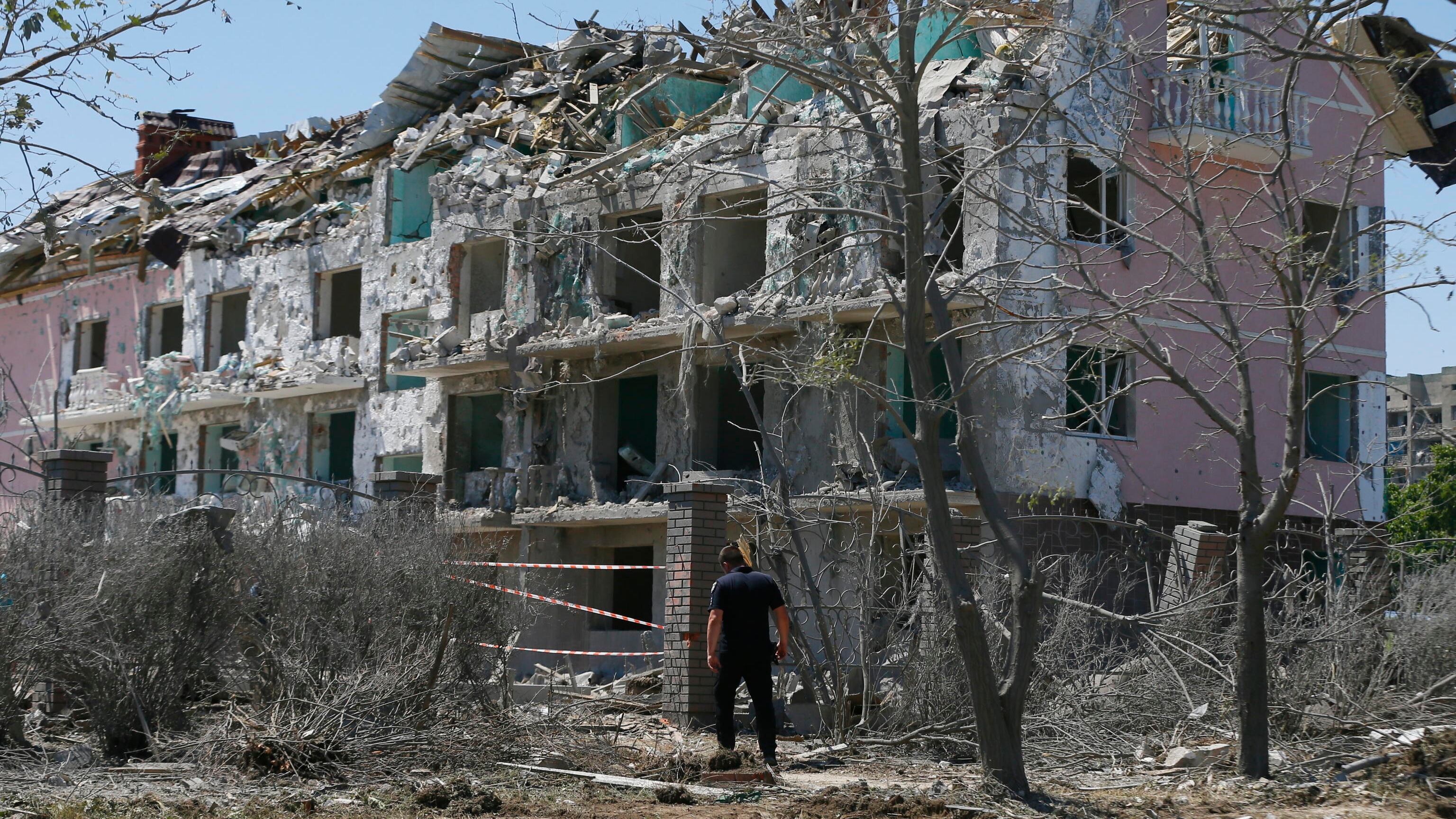 Razzi russi su un condominio. È strage di civili a Odessa. Kiev: "Bastardi, reagiremo"