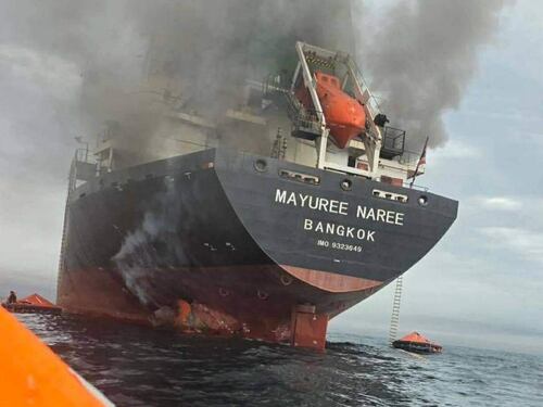 Stretto di Hormuz, colpite tre navi. La fatwa dell'Iran: barile a 200 dollari