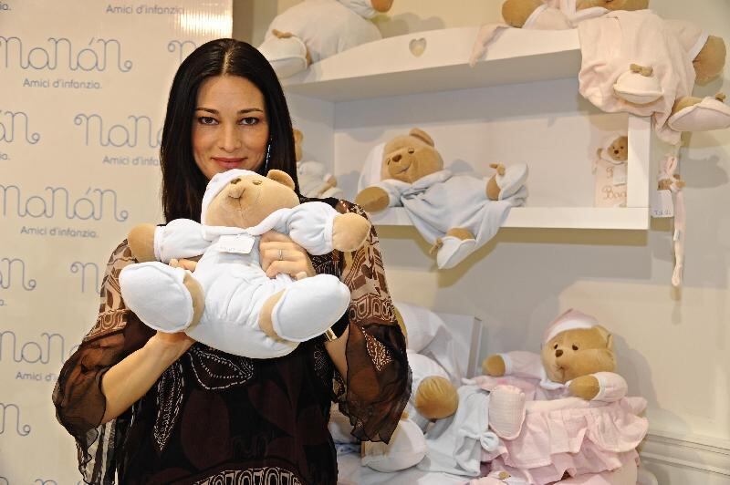 Manuela Arcuri, sempre più bella grazie a Mattia 26