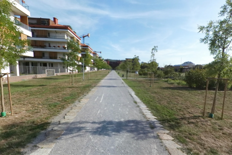 Afferrata alle spalle, immobilizzata e abusata: così lo straniero ha aggredito una 20enne a Milano