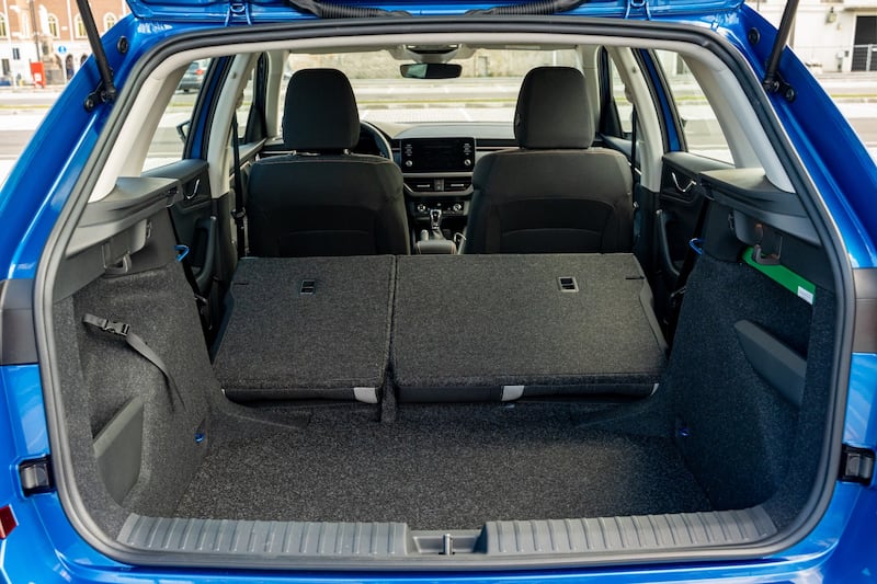 Skoda Kamiq Black Dots 15