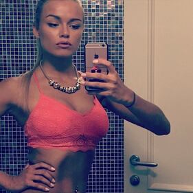 Mercedesz Henger, costume hot su Instagram 16