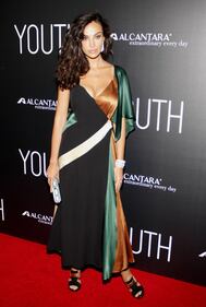 Madalina Ghenea, scollatura supersexy sul red carpet 12