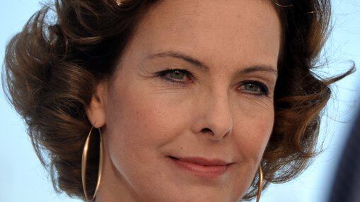 L'aeroporto di Pantelleria senza carta igienica, la compra l'attrice Carole Bouquet