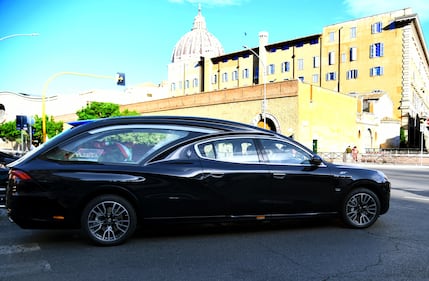 Napolitano, le immagini della camera ardente: il picchetto d'onore, le corone di fiori, l'arrivo dei politici 6