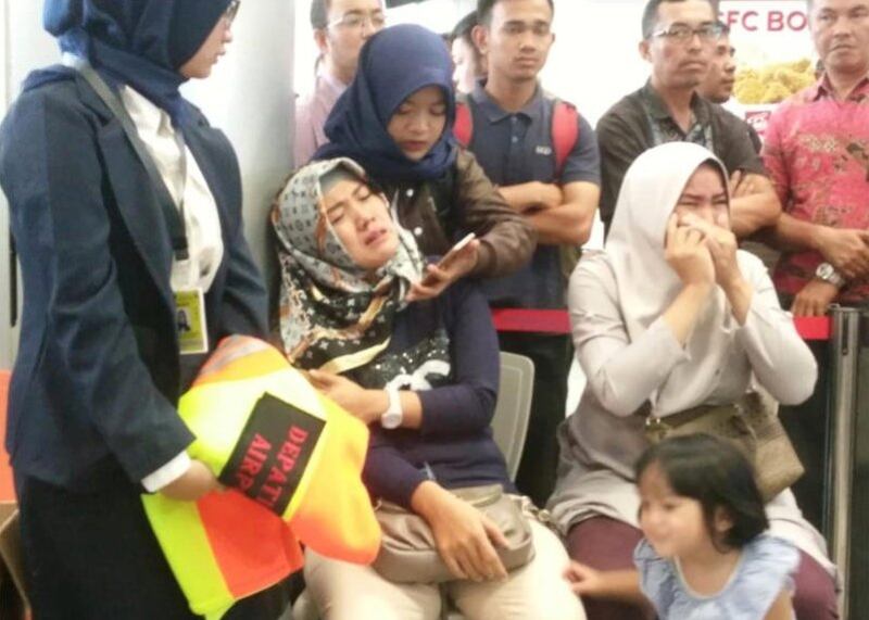Indonesia, aereo cade in mare: 188 persone sono morte 10
