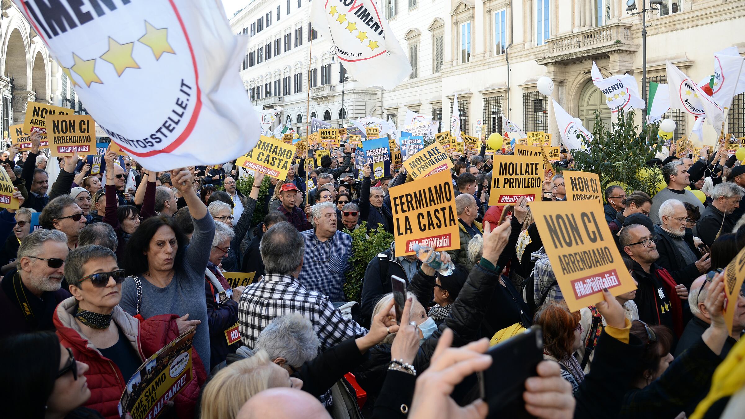 M5s in pezzi: lascia anche la probivira Raffaella Andreola