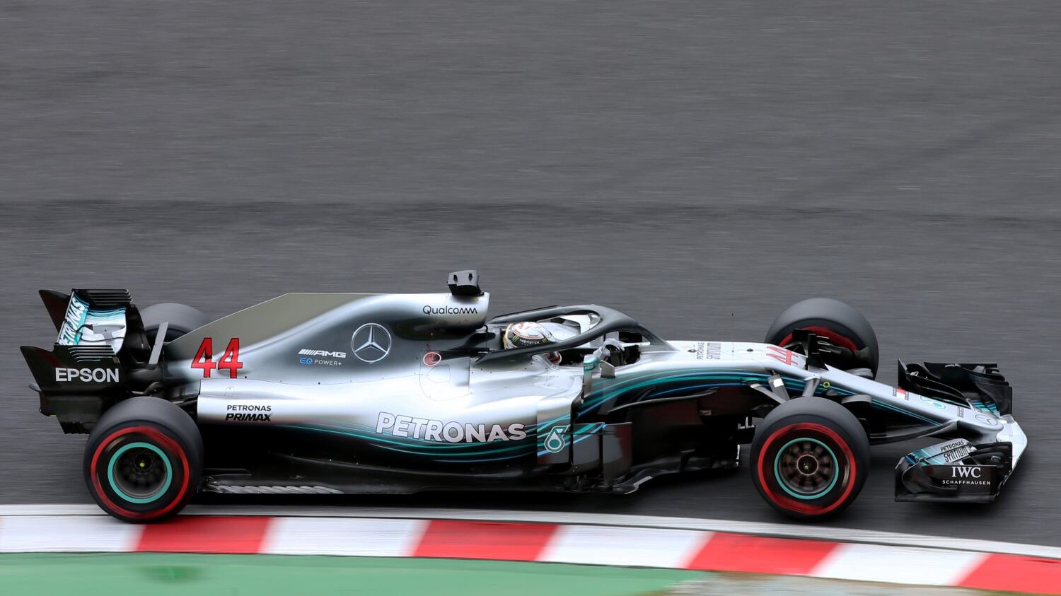 Formula Uno, dominio Mercedes a Suzuka: Hamilton in pole davanti a Bottas. Disastro Ferrari