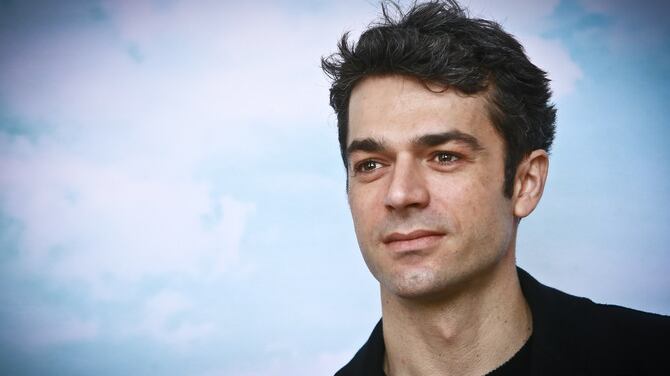 Luca Argentero: "Alcuni fan invadenti mi chiedono le foto dei piedi"