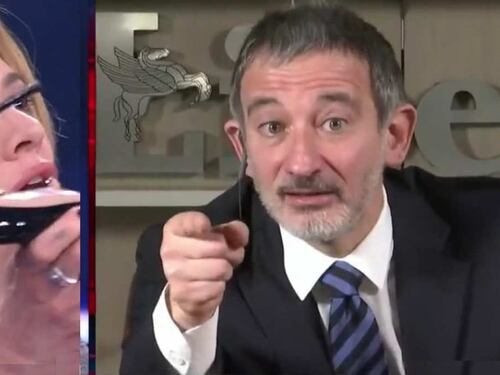 "Ti ha arricchito", "Ti infilo il tacco...". Asia Argento choc contro Senaldi