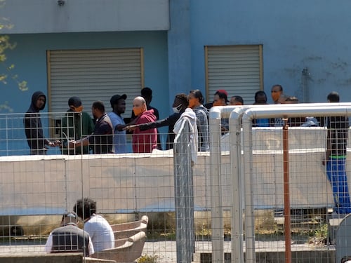 Ora lo ammette pure la sinistra "I centri migranti sono focolai..."