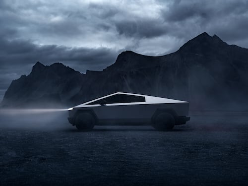 A tu per tu con la "Bestia" di Musk