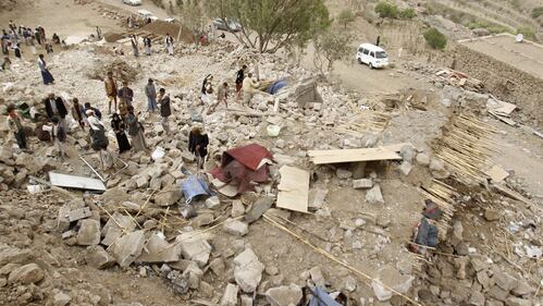 Yemen, bombardamenti vicino alla capitale Sana'a 6