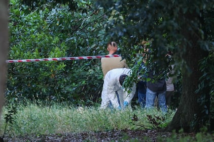 Roma, neonata trovata morta tra i cespugli a Villa Pamphili. A pochi metri scoperto anche il corpo di una donna in un sacco nero 7