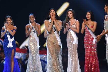 Miss Universo 2018, gli abiti più sensuali 12