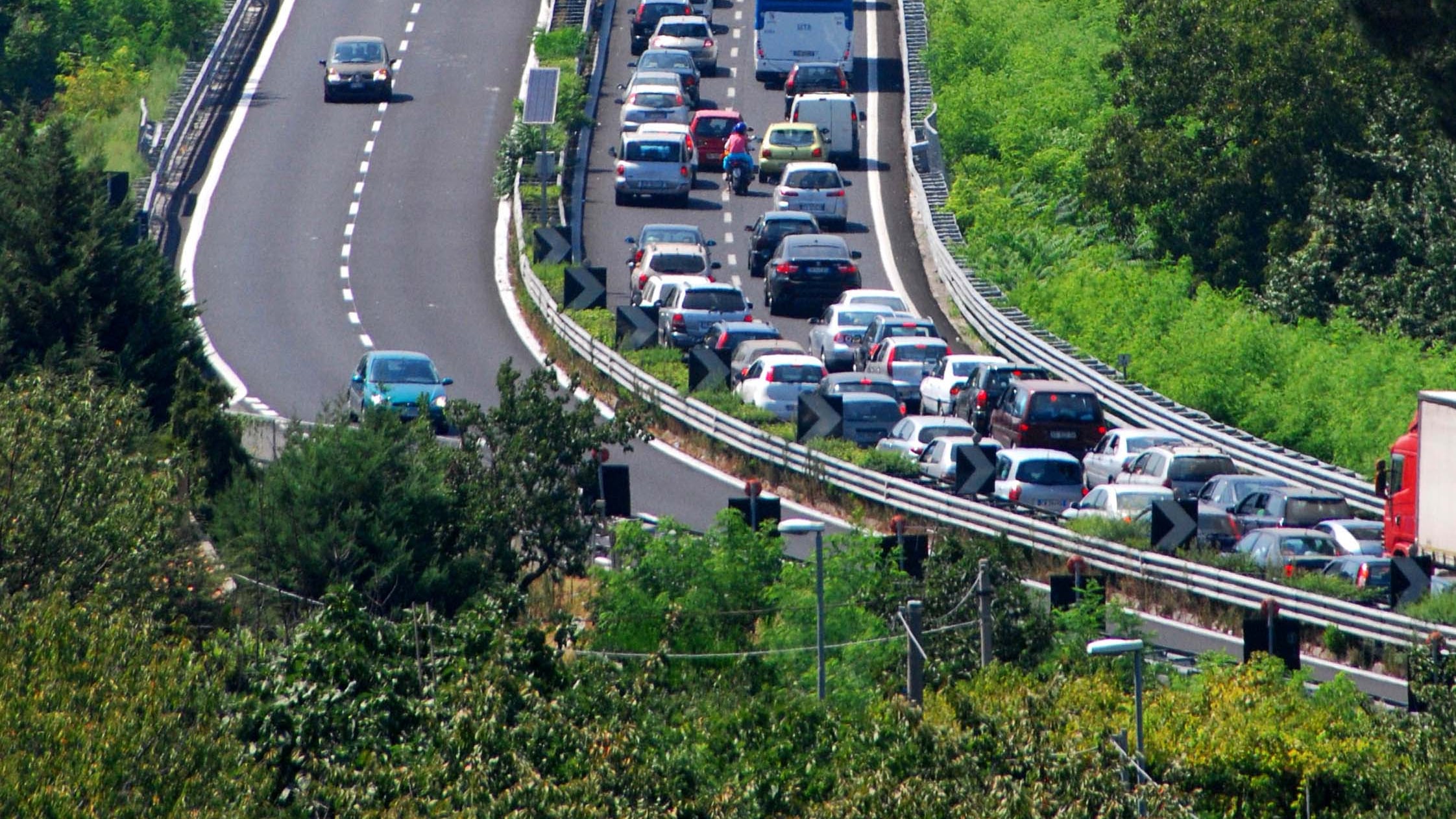 Rapina al portavalori in autostrada: bottino da 100mila euro