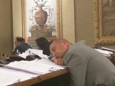Si vota la Finanziaria, deputati Ars dormono sui banchi 1
