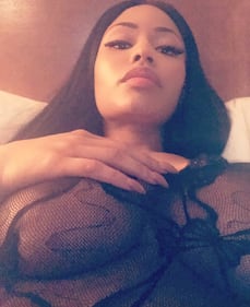 Nicki Minaj topless per Paper Magazine 4