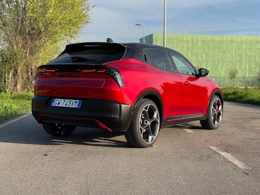 Alfa Romeo Junior Veloce: la gallery del crossover sportivo elettrico da 280 CV 7