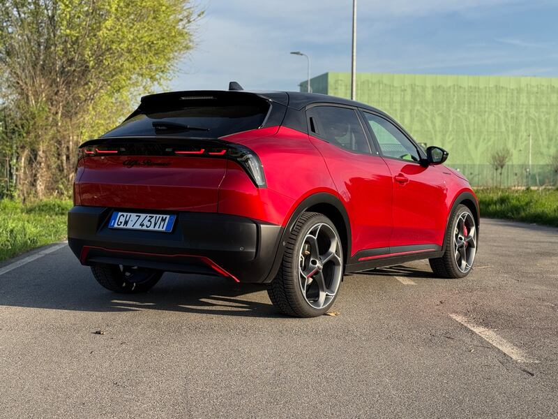 Alfa Romeo Junior Veloce: la gallery del crossover sportivo elettrico da 280 CV 7