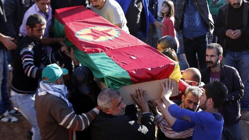 Le bare di combattenti curdi, uccisi a Kobane negli scontri con l'Is 6