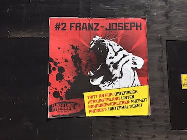 A Berlino spunta un'arena con le tigri per "mangiare" i rifugiati 11