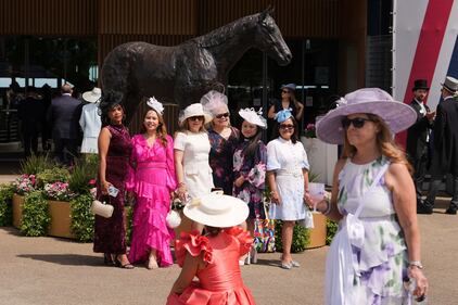 Trionfo di cappelli e colori ad Ascot 17