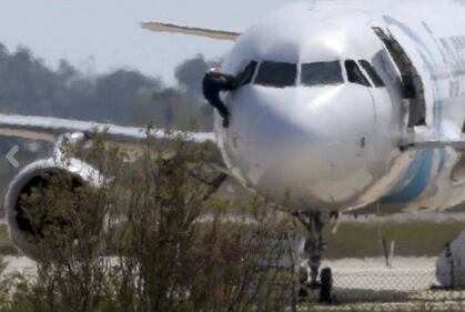 La fuga degli ostaggi dall'Airbus 6
