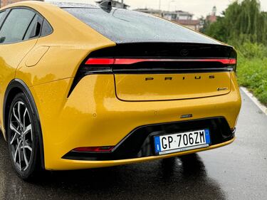 Toyota Prius 2024: guarda la gallery della nuova plug-in con 230 CV 9