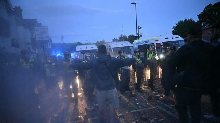Scontri razziali, altri guai per Starmer