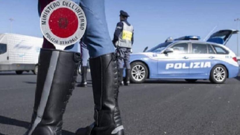 "Siamo poliziotti". Poi per la coppia arriva l'incubo