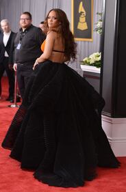 Rihanna, outfit mozzafiato ai Grammy Awards 11
