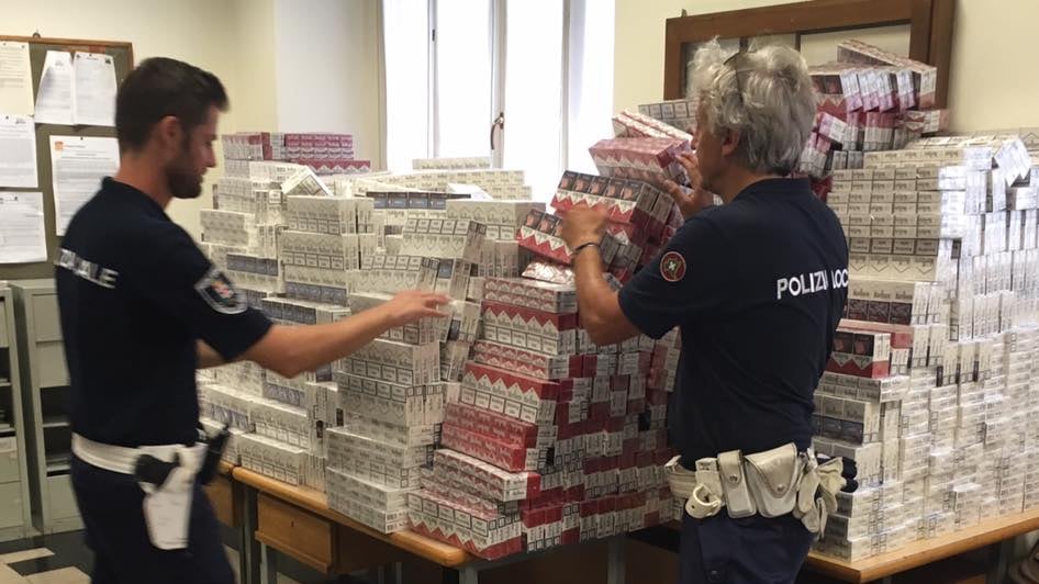 Via Padova-Giambellino. Controlli a tappeto in macellerie e kebab