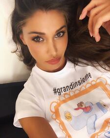 Belen, foto sexy in bikini sotto il sole 16
