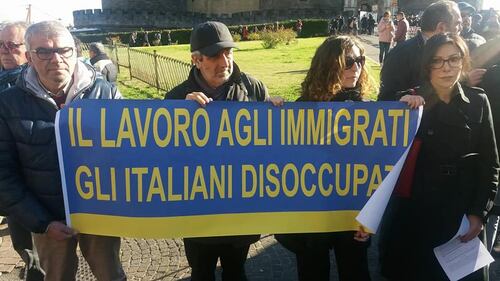 Minniti a Napoli per la "riforma dell'accoglienza": le proteste di Lega e disoccupati 4