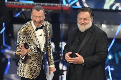Sanremo 2024: ecco il look della terza serata del Festival di conduttore, co-conduttrice e ospiti 1