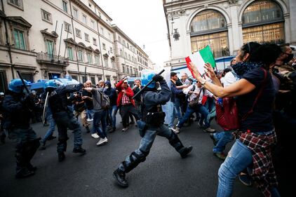 Manifestazione no pass a Roma 5