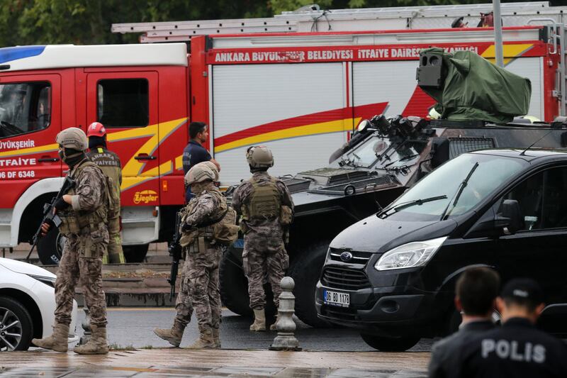 Attentato in Turchia: kamikaze si fa esplodere davanti al ministero degli Interni ad Ankara 5