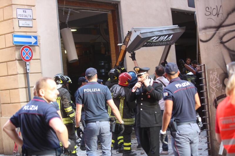 Bologna, esplosione in centro: sventrato un ristorante giapponese 5