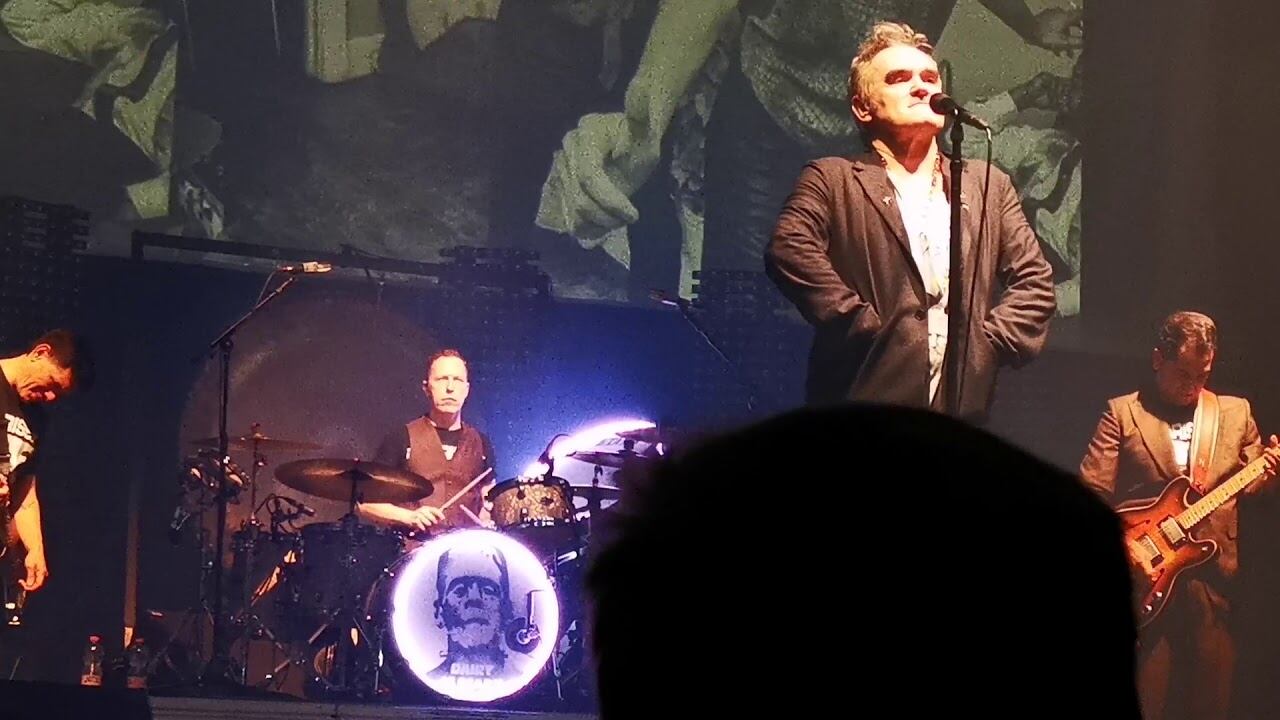 Morrissey in concerto con il nuovo album. E la cover di "Amazona" dei Roxy Music